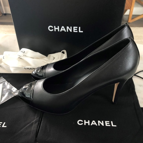 Chanel Pumps - Black Lambskin with Black Patent - Picture 4 of 5